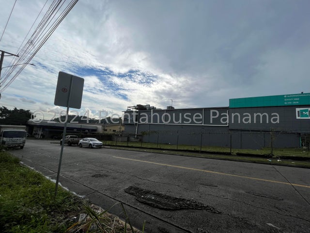 Commercial Lot - Lote Comercial en Av Ricardo J Alfaro